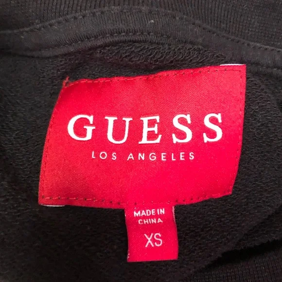 Guess women’s crew neck sweatshirt size xs. - Picture 3 of 3
